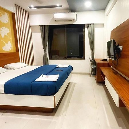 Hotel Ambai Executive Tuljapur Extérieur photo