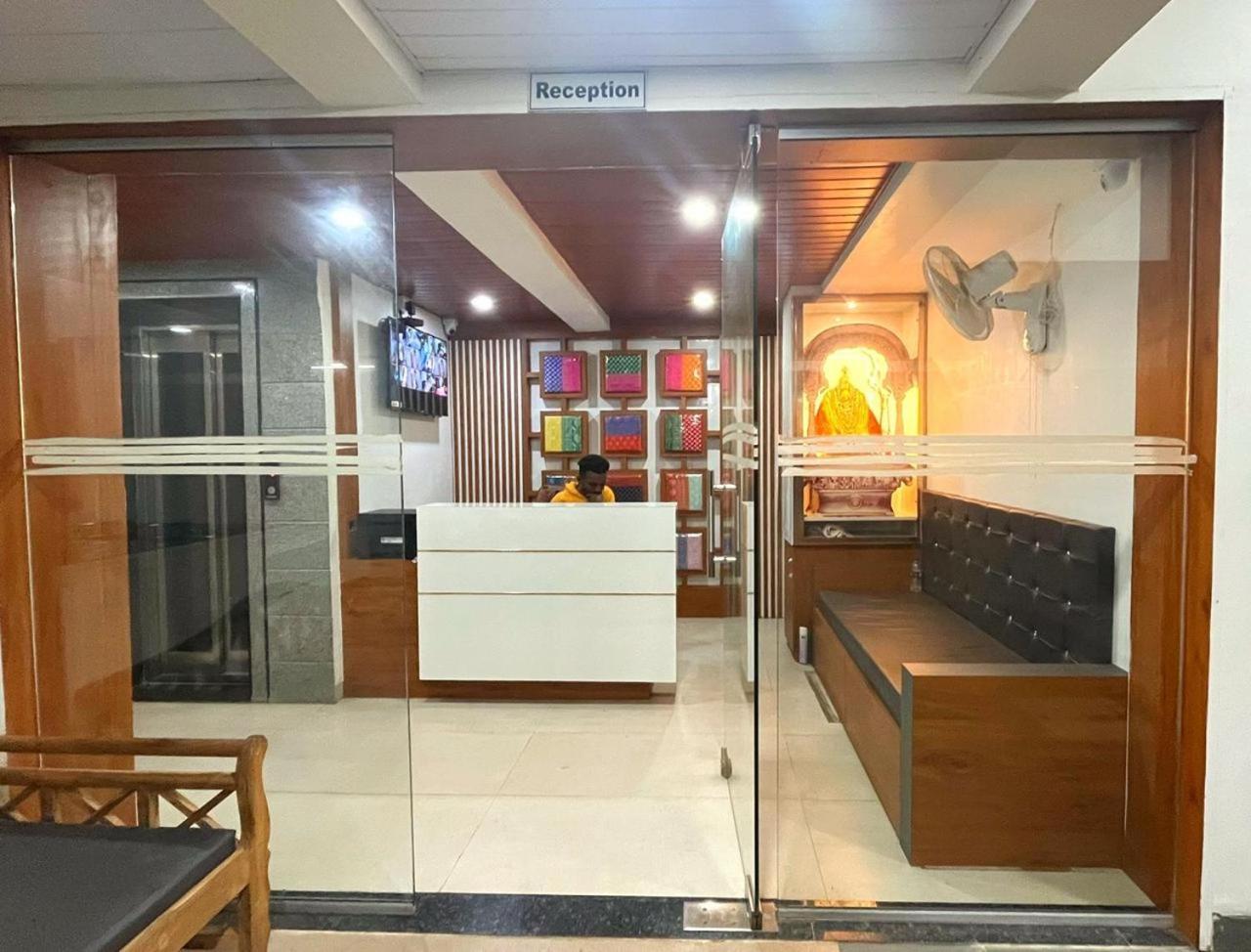 Hotel Ambai Executive Tuljapur Extérieur photo