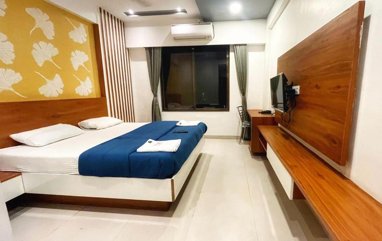 Hotel Ambai Executive Tuljapur Extérieur photo